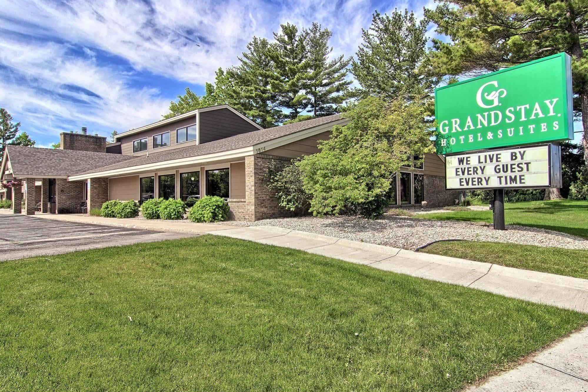 Blossom Hotel & Suites Traverse City Exterior photo